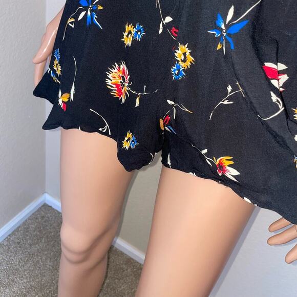 Kimchi Blue Urban Outfitters Floral Printed Romper Dress black floral print SZ 2 - Picture 5 of 12